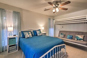 2 bedrooms, desk, iron/ironing board, WiFi