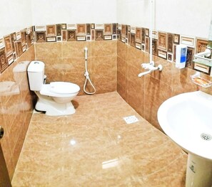 Standard Double Room | Bathroom
