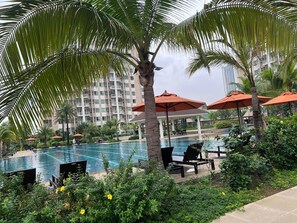 Outdoor pool - Beautiful and Spacious Fully Furnished Studio at The Grove Rockwell (Pasig)