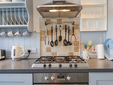 Refrigerador, lavavajillas, tetera/pava eléctrica, tostadora
