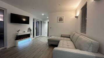 ์ํํธ | ๊ฑฐ์ค ๊ณต๊ฐ | ๋ฒฝ๋๋ก