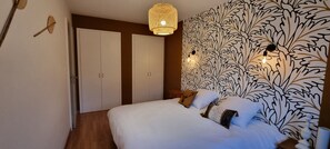 4 bedrooms, iron/ironing board, travel crib, free WiFi