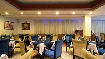 Daily buffet breakfast (INR 300 per person)