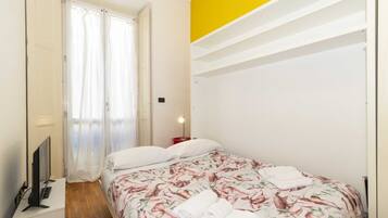 Iron/ironing board, WiFi, bed sheets