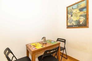 Dining - GuestHost - Porta Nuova Mini Flat 2 New! (Torino)
