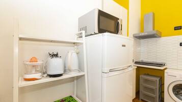 Réfrigérateur, micro-ondes, plaque de cuisson, lave-vaisselle