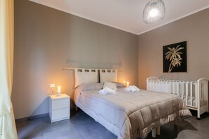 2 chambres, fer et planche Ă repasser, literie fournie