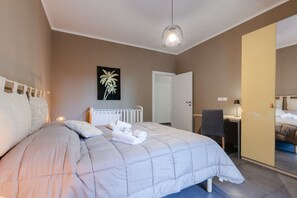 2 bedrooms, iron/ironing board, bed sheets