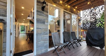 CAN-Luxury cottage by the water