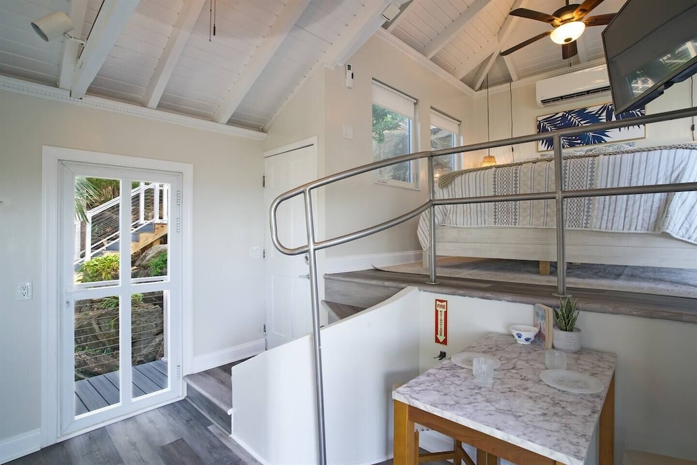 Ocean Views & Breezes, Pool, Hot Tub, Huge Deck - Estate Peterborg