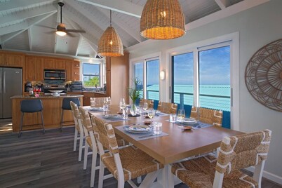 Ocean Views & Breezes, Pool, Hot Tub, Huge Deck