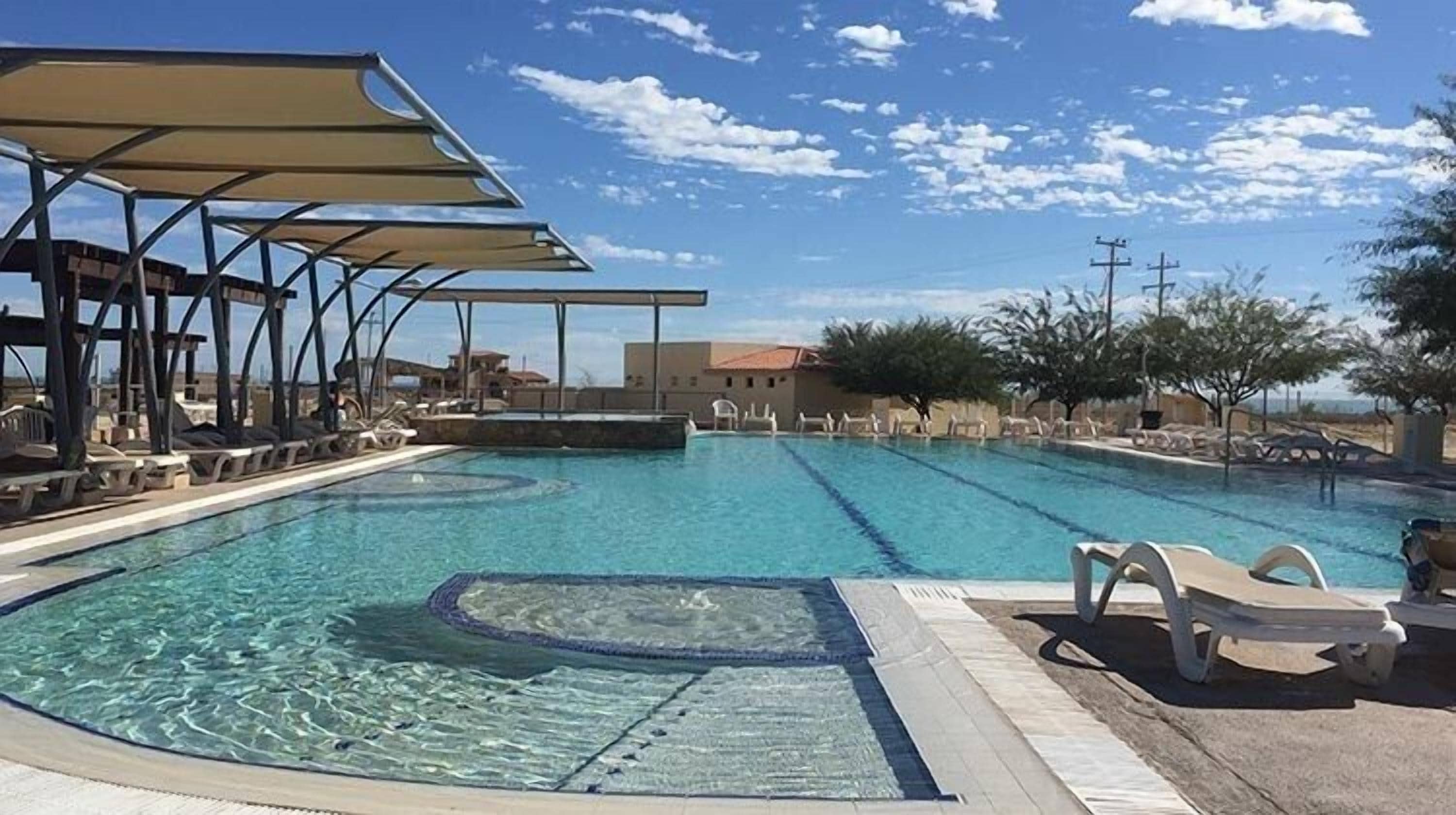 Beheizter Pool