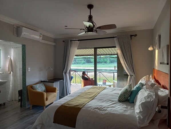 2 bedrooms, in-room safe, iron/ironing board, Internet