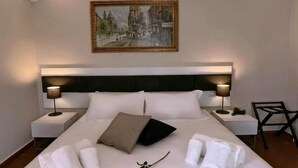 デラックス ルーム | デスク、防音設備、アイロン / アイロン台、WiFi (無料)