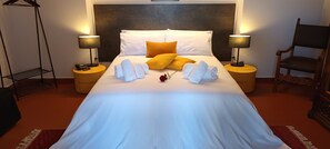 Luxury Room | Desk, soundproofing, iron/ironing board, free WiFi - Villa Sine Tempore Fumarola (Matera)