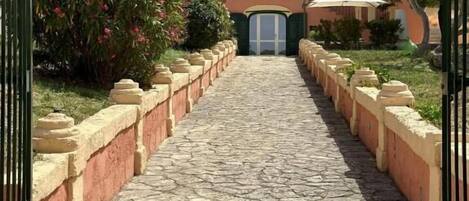 Fachada de la propiedad