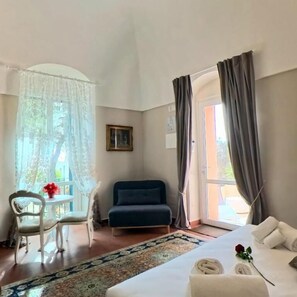 Deluxe Room | Desk, soundproofing, iron/ironing board, free WiFi - Villa Sine Tempore Fumarola (Matera)
