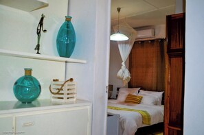 Comfort Room | In-room safe, desk, free WiFi, bed sheets - Umoja Guesthouse II (Ouagadougou)