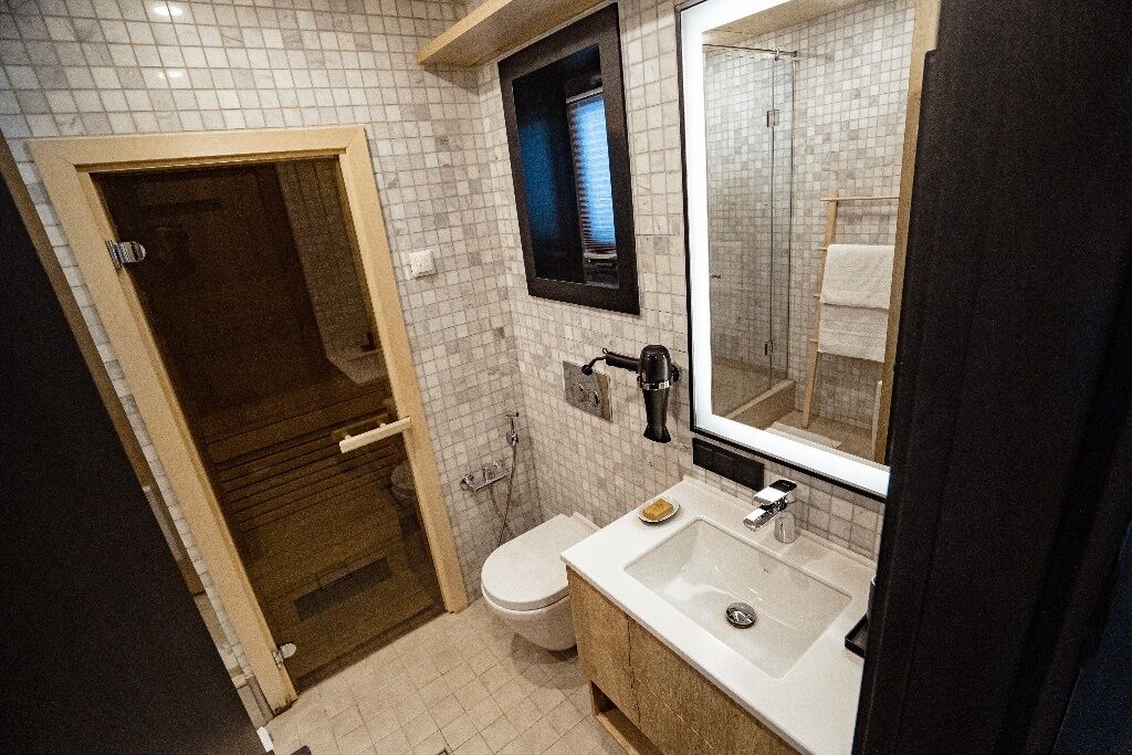 豪華客房, 山景 | 浴室 | 淋浴設備、淋浴花灑、免費盥洗用品、吹風機