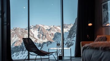 豪華客房, 山景 | 防敏寢具、記憶棉床墊、迷你吧、房內夾萬