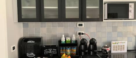 Refrigerador, microondas, parrilla de estufa y lavavajillas