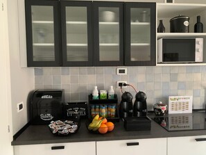 Fridge, microwave, stovetop, dishwasher - B&B Residence Armonia Sulmona (Sulmona)