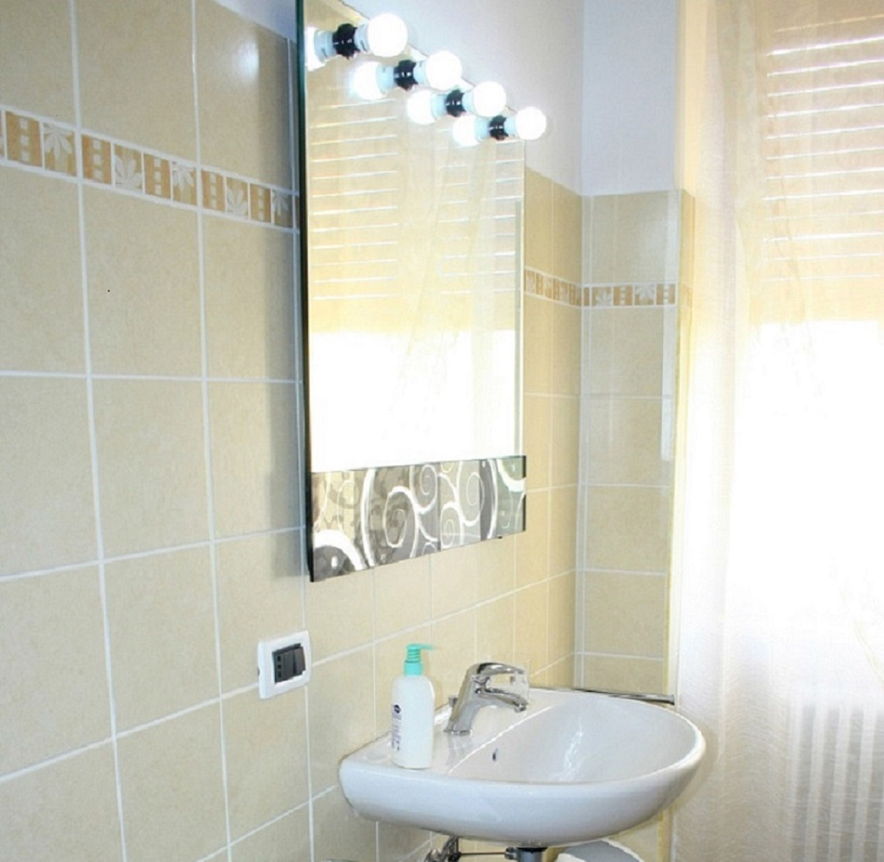 Shower, eco-friendly toiletries, hair dryer, bidet
