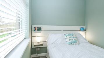 2 Schlafzimmer, individuell dekoriert, individuell eingerichtet