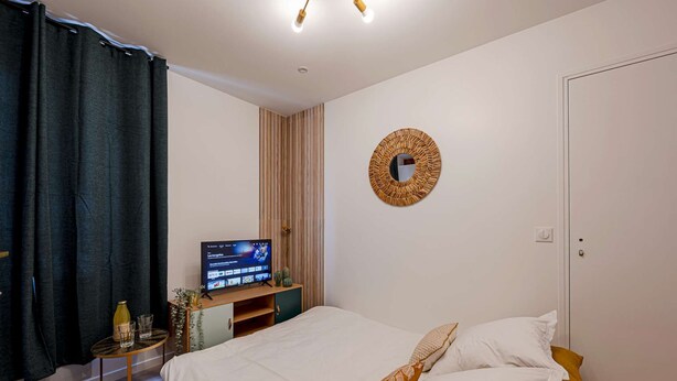 1 bedroom, WiFi, bed sheets - Les Maisons Acajou / Charming T2 equipped with Spicy Nature (Châtellerault)