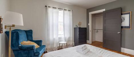 3 quartos, ferros/tábuas de passar roupa, Wi-Fi, roupa de cama