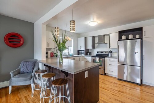 Large & Sunny Beautiful Home, AC