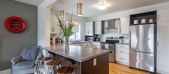 Large & Sunny Beautiful Home, AC