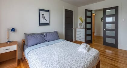 Large & Sunny Beautiful Home, AC