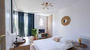 1 bedroom, WiFi, bed sheets - Les Maisons Acajou / Charming T2 equipped with Spicy Art (Châtellerault)