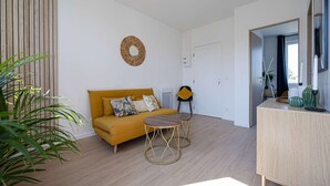 TV - Les Maisons Acajou / Charming T2 equipped with Spicy Art (Châtellerault)