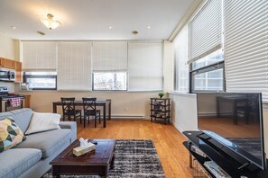 TV - Spacious Downtown Loft with AC (Halifax)