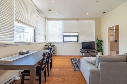 Spacious Downtown Loft with AC
