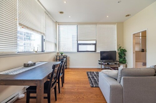 Spacious Downtown Loft with AC