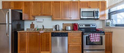 Dishwasher, toaster, cookware/dishes/utensils, paper towels