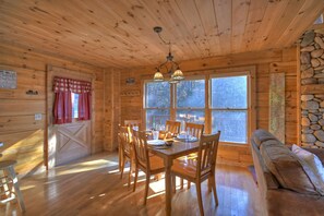 Interior - Appalachian View charms with pet-friendly vibes, big mountain views, a hot tub, pool table, firepit, and WiFi connection (Blue Ridge)