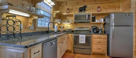 ثلاجة، ميكروويف، فرن، موقد طهي مسطح