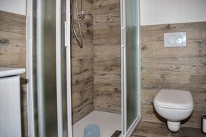 Doccia, asciugacapelli, bidet, asciugamani