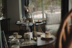 Frokost med lokale retter hver dag (mot et tillegg)