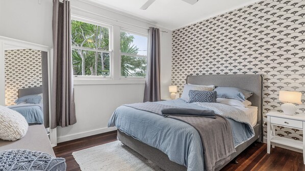 3 bedrooms, iron/ironing board, WiFi, bed sheets