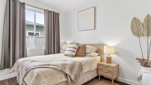 3 bedrooms, iron/ironing board, WiFi, bed sheets