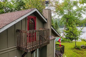 Property grounds - Bear Essentials Lakefront Hideaway (Huntsville)