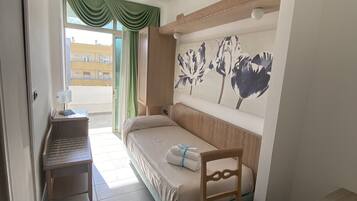Single Room | 1 bedroom, minibar, in-room safe, desk
