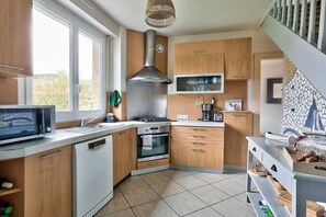 Kühlschrank, Mikrowelle, Ofen, Geschirrspüler