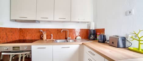 Kühlschrank, Mikrowelle, Ofen, Geschirrspüler