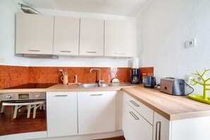 Réfrigérateur, micro-ondes, four, lave-vaisselle